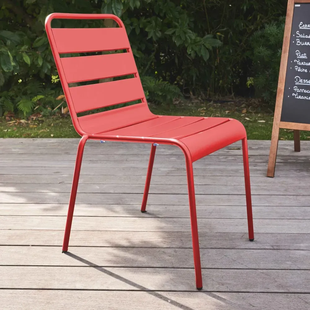 Illustration numéro 2 du produit Chaise de jardin en métal rouge