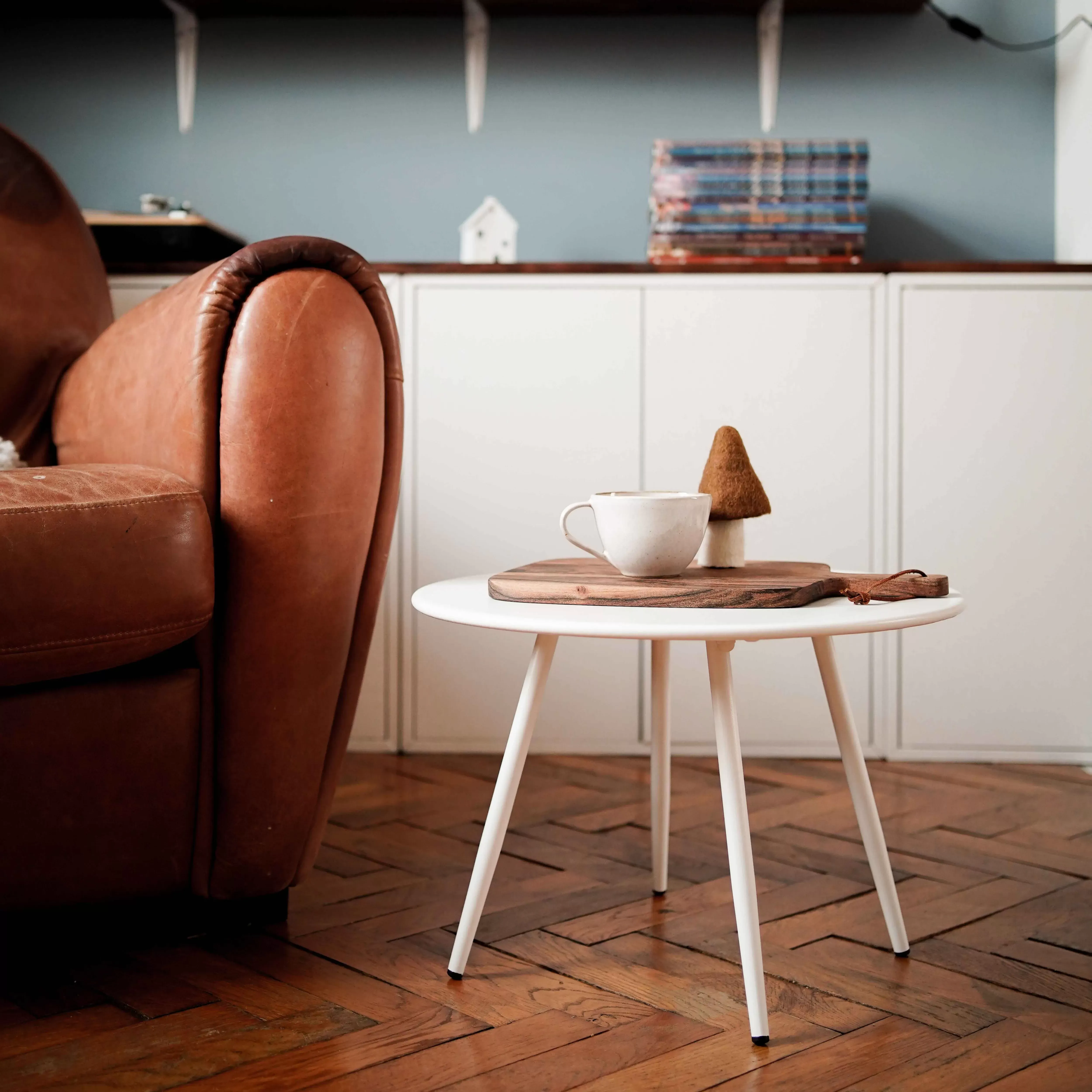 Illustration numéro 2 du produit Table basse ronde en métal blanche