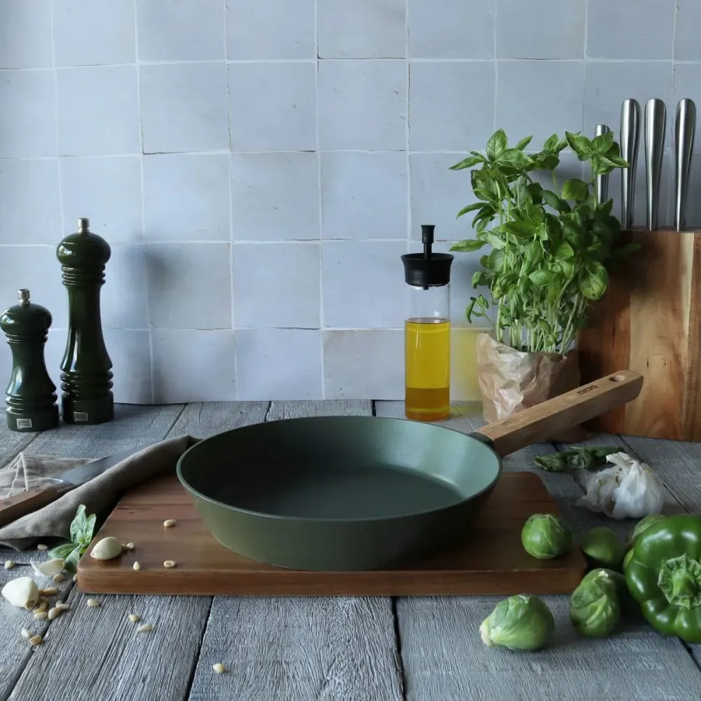 Illustration numéro 2 du produit Poêle en revêtement céramique kaki 24cm - tous feux