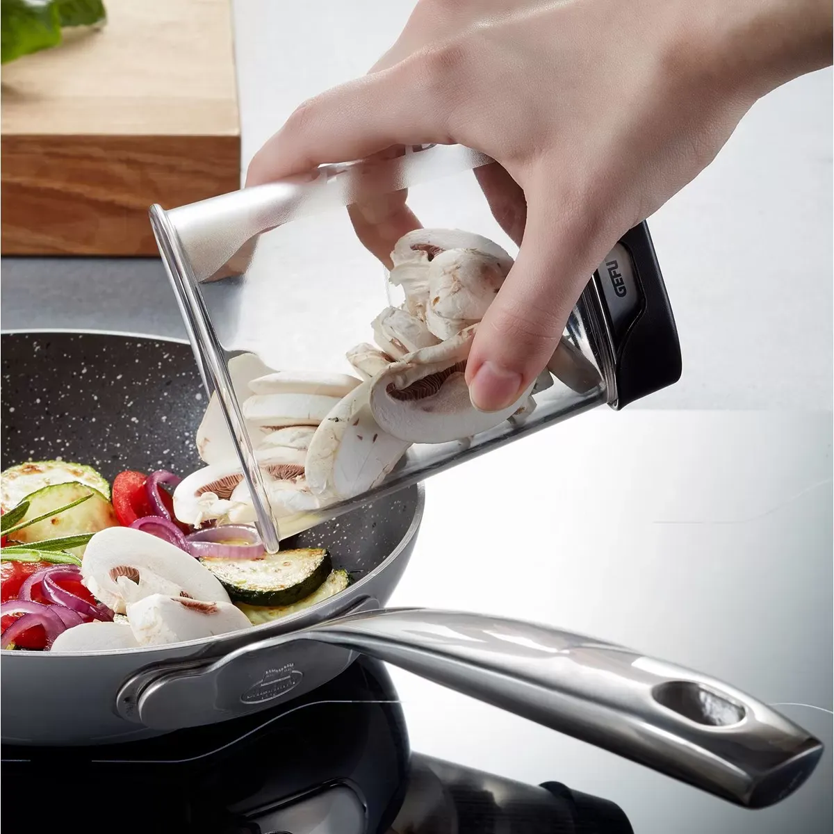 Illustration numéro 2 du produit Coupe-rondelles en acier transparent