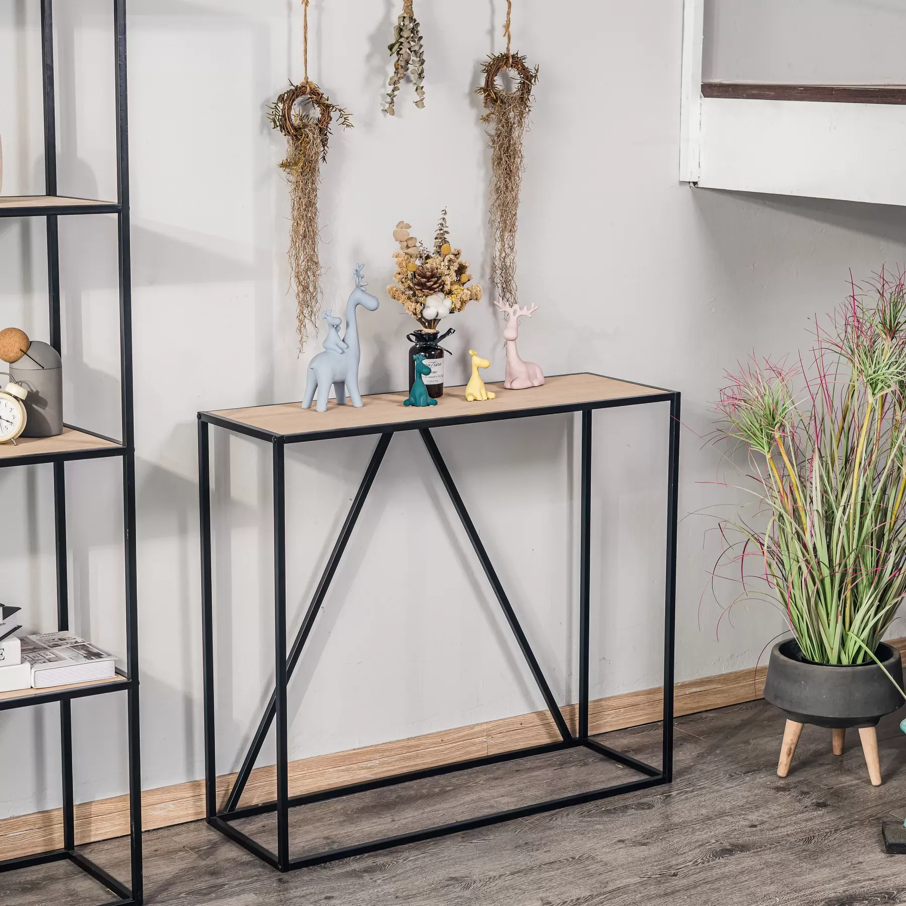 Illustration numéro 2 du produit Console style industriel en bois et métal noir