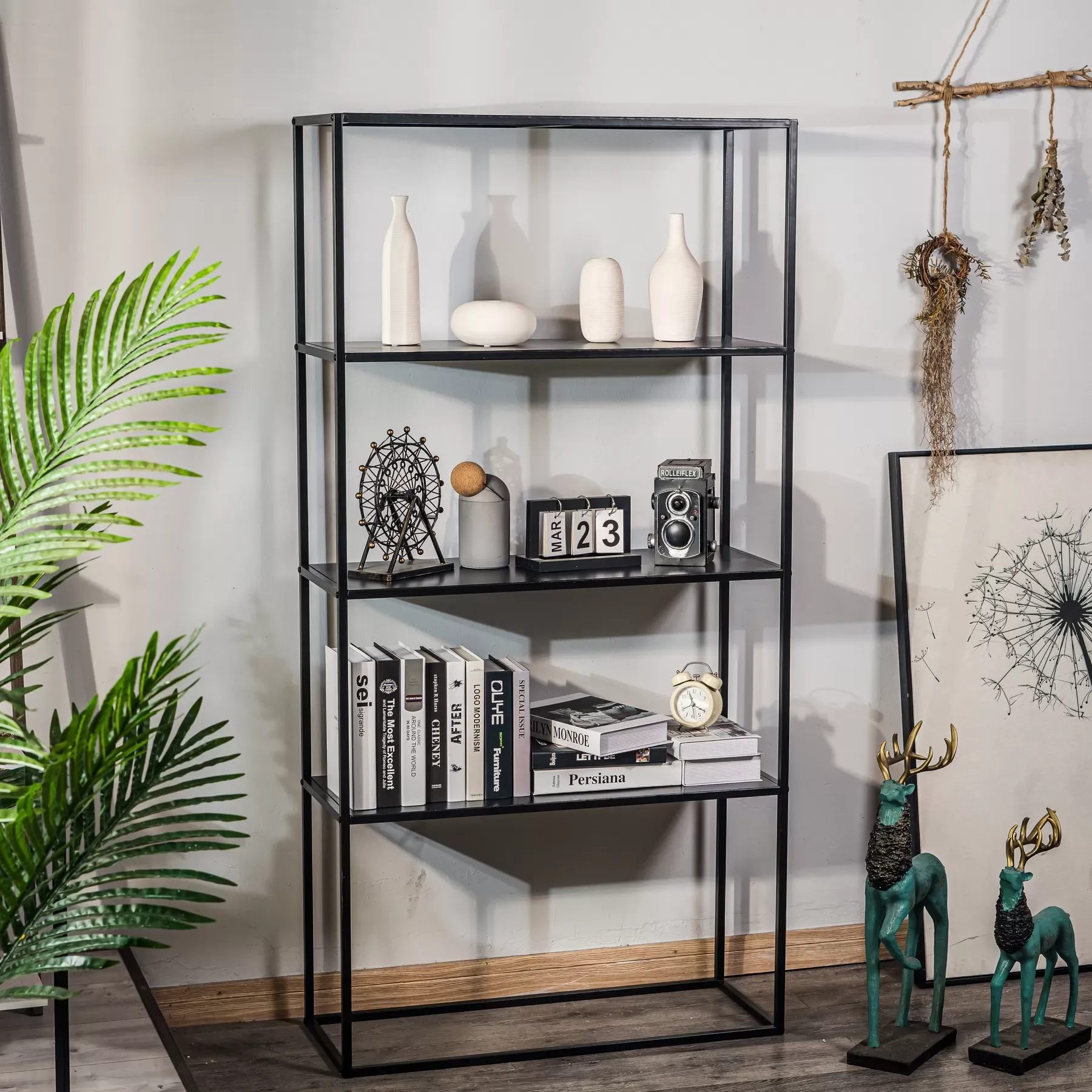 Illustration numéro 2 du produit Etagère style industriel de 4 niveaux en métal noir