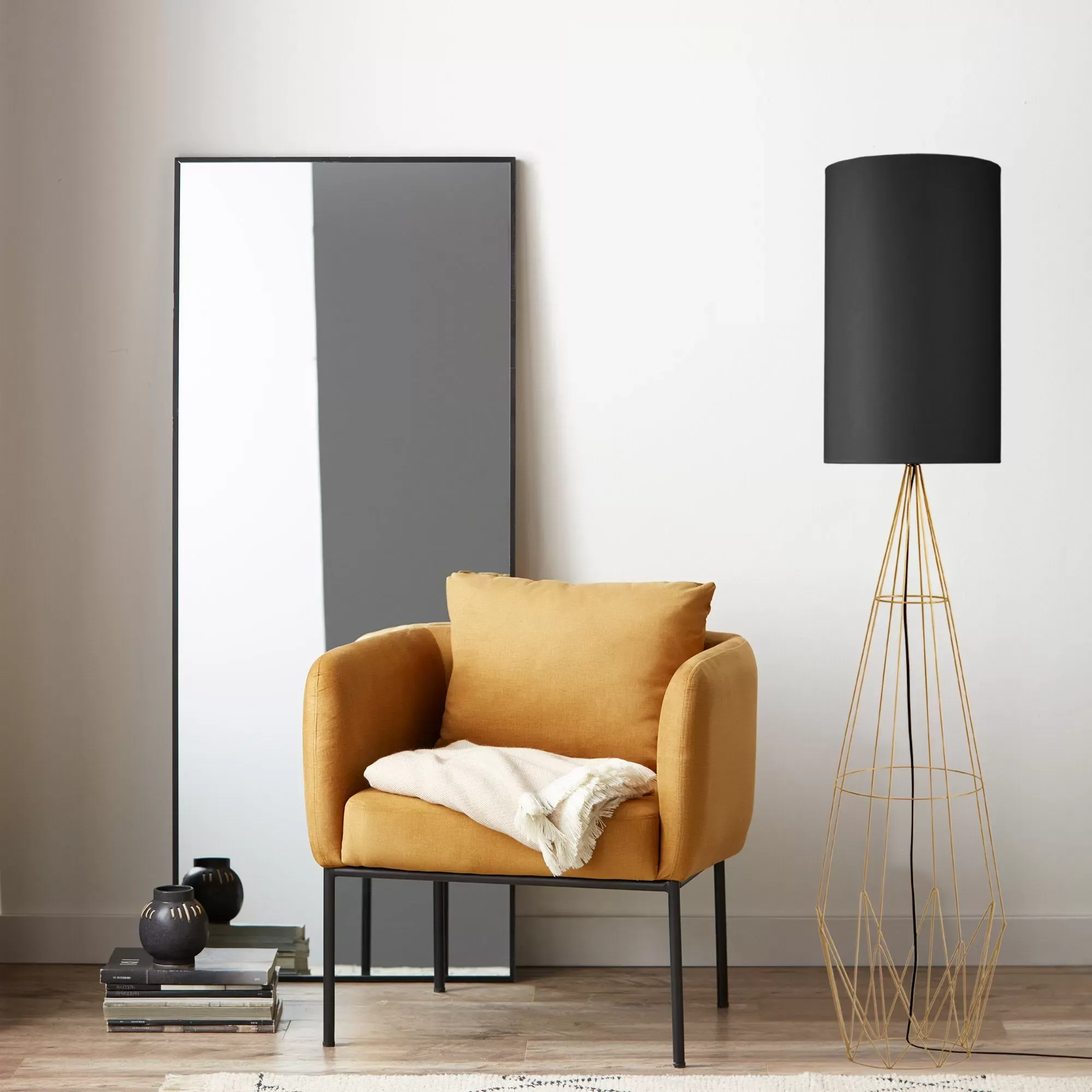 Illustration numéro 2 du produit Lampadaire  métal,Doré ,H165xD30xP30cm