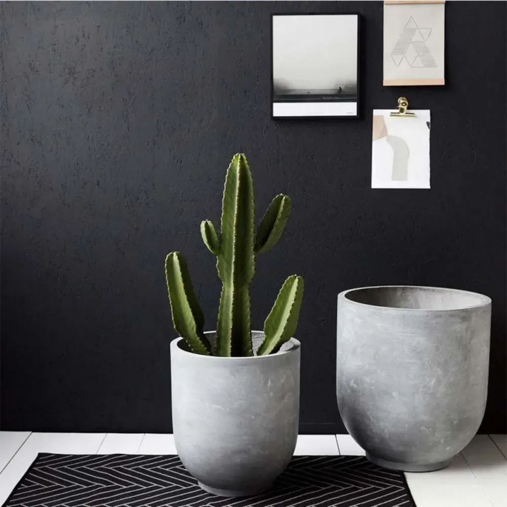 Illustration numéro 2 du produit Cache-pots en béton gris lot de 2 H45 H55