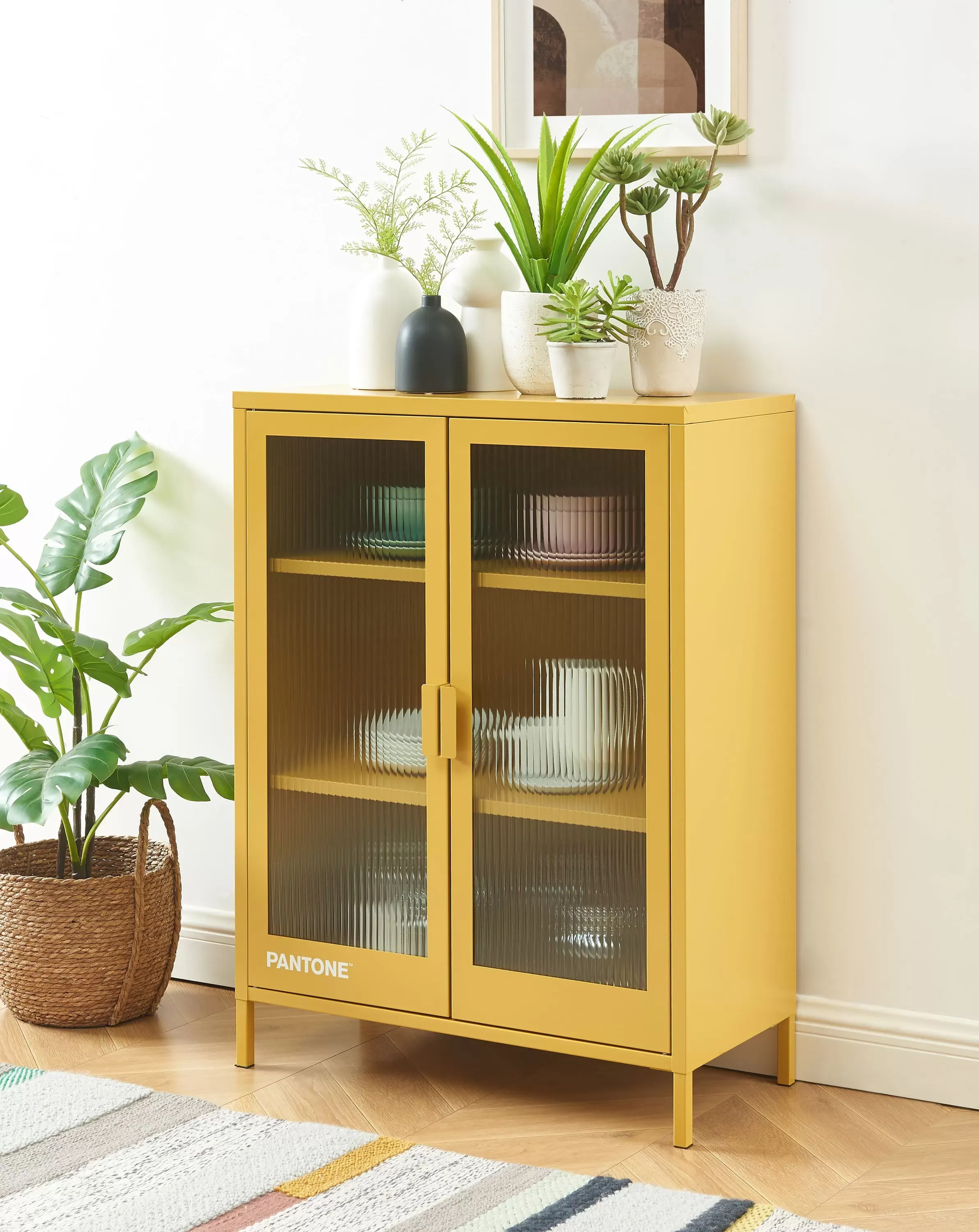 Illustration numéro 2 du produit Buffet jaune moutarde portes en verre cannelé