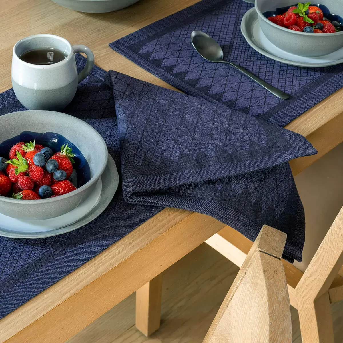 Illustration numéro 2 du produit Serviette en coton prusse 50 x 50