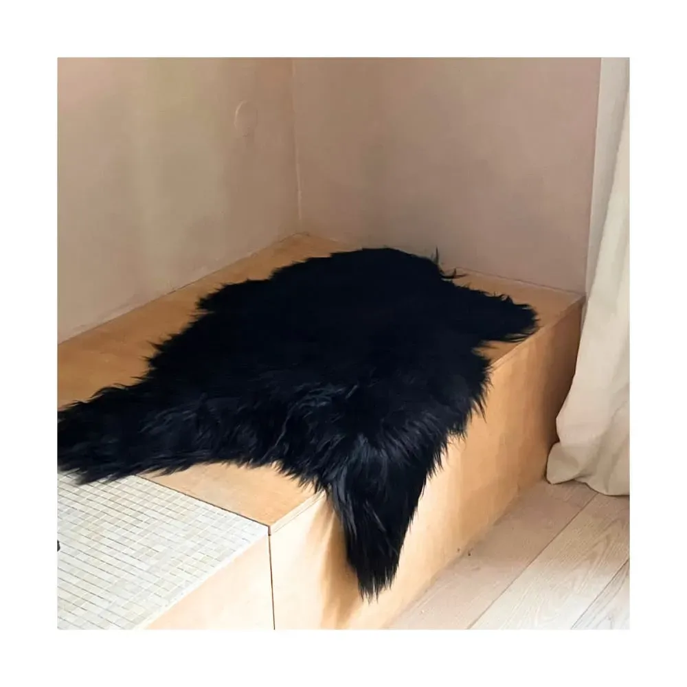 Illustration numéro 2 du produit Tapis en peau de mouton islandais noir 110 x 70 cm