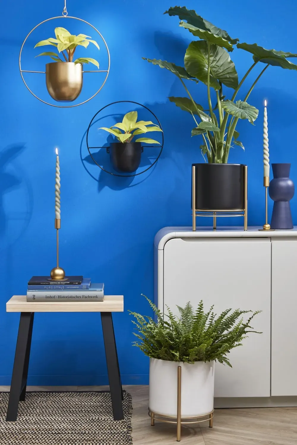 Illustration numéro 2 du produit Tabouret en bois marron clair L46