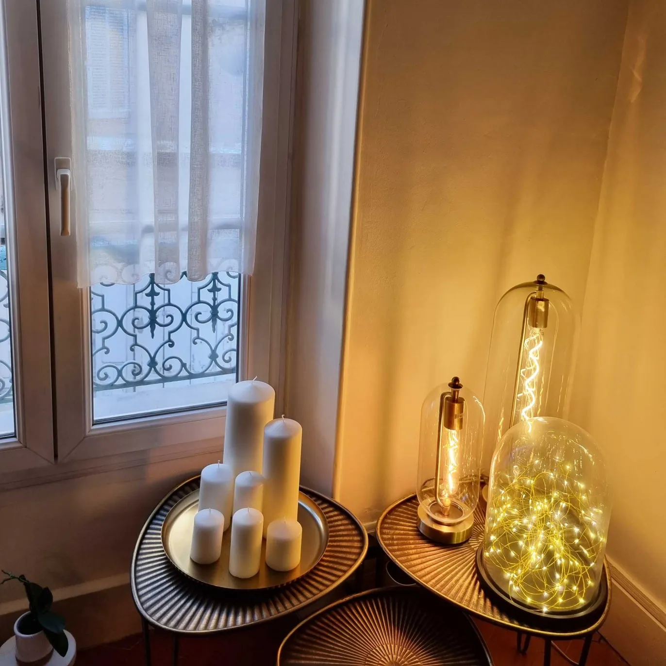 Illustration numéro 2 du produit Lampe en verre & métal