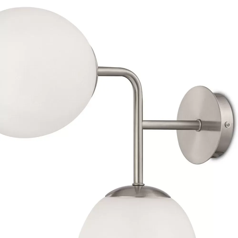 Illustration numéro 2 du produit Applique 2 lumières avec structure en métal nickel et sphères en verre