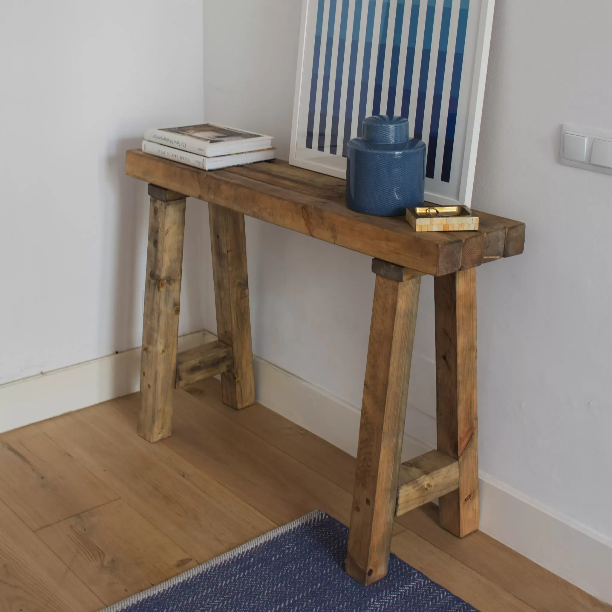 Illustration numéro 2 du produit Console en bois d'épicéa massif récupéré