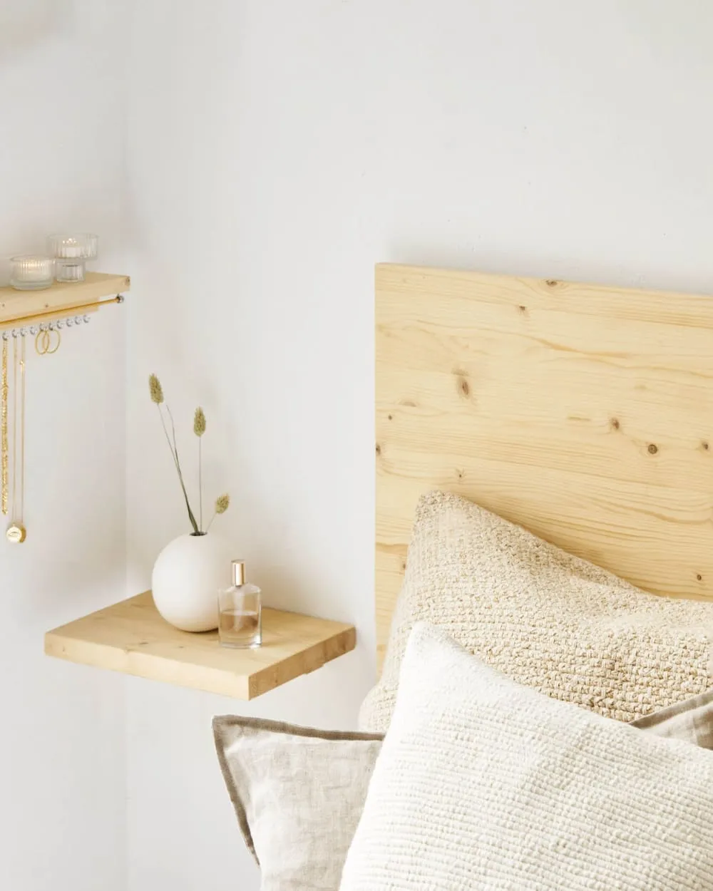 Illustration numéro 2 du produit Tête de lit en bois massif de sapin beige 160 cm