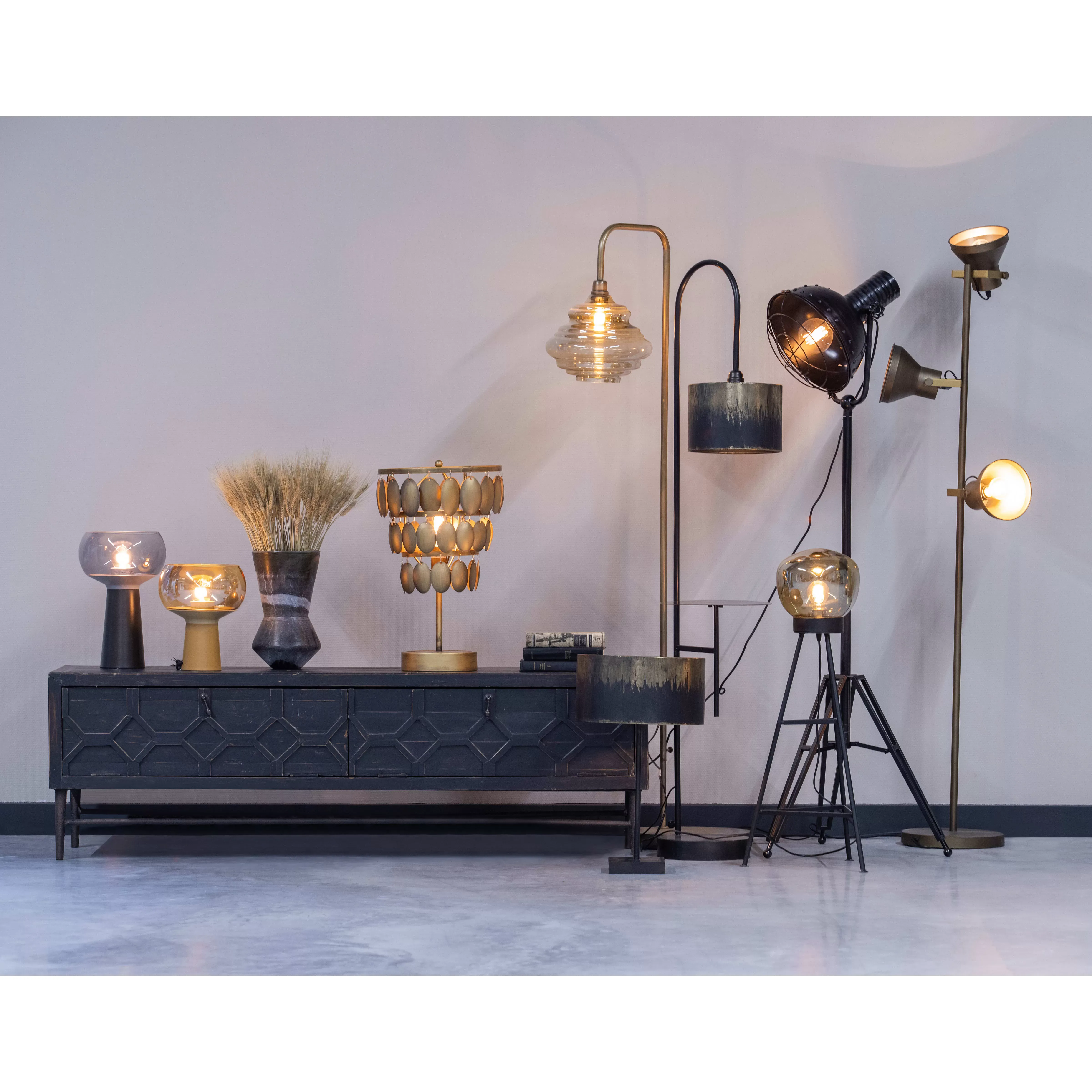 Illustration numéro 2 du produit Meuble TV en bois recyclé noir