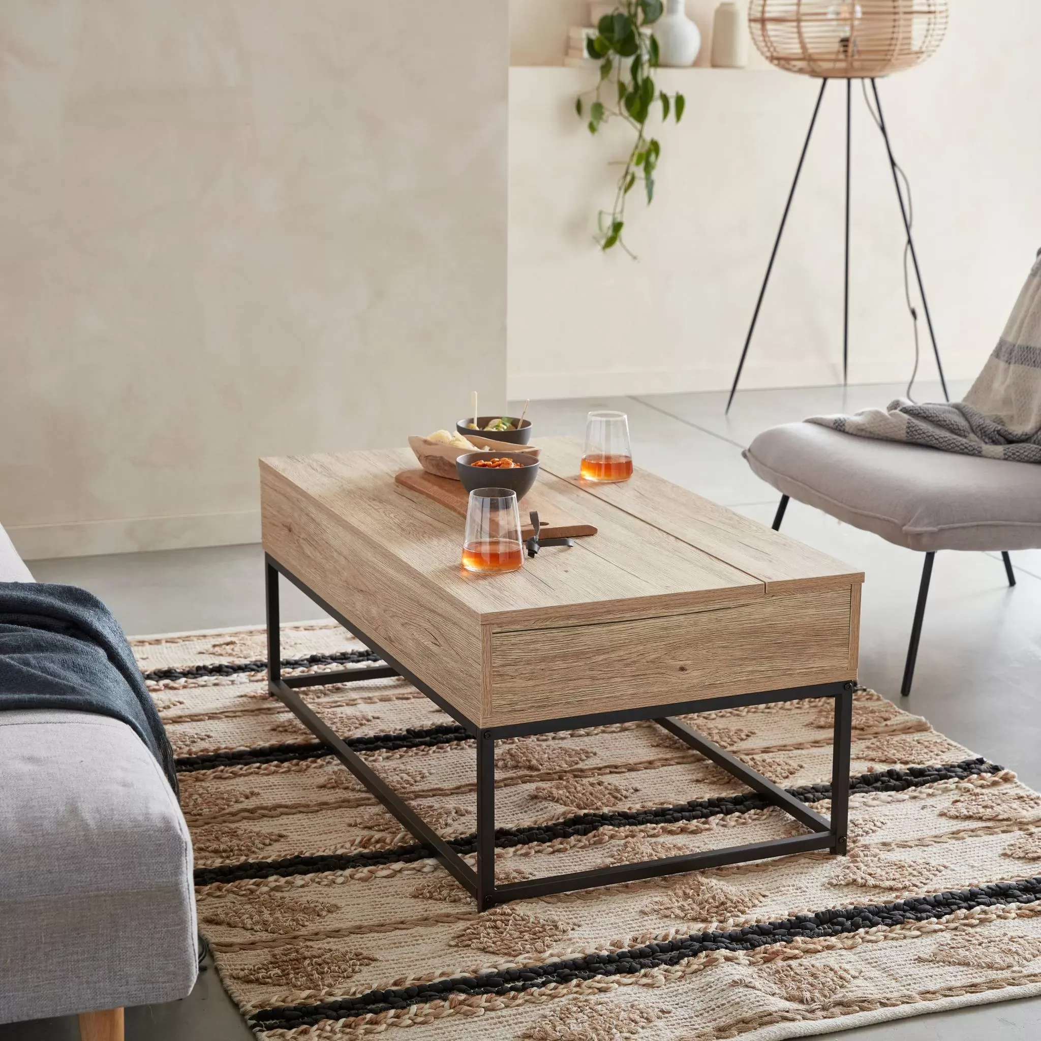 Illustration numéro 2 du produit Table basse industrielle métal et effet bois avec plateau relevable