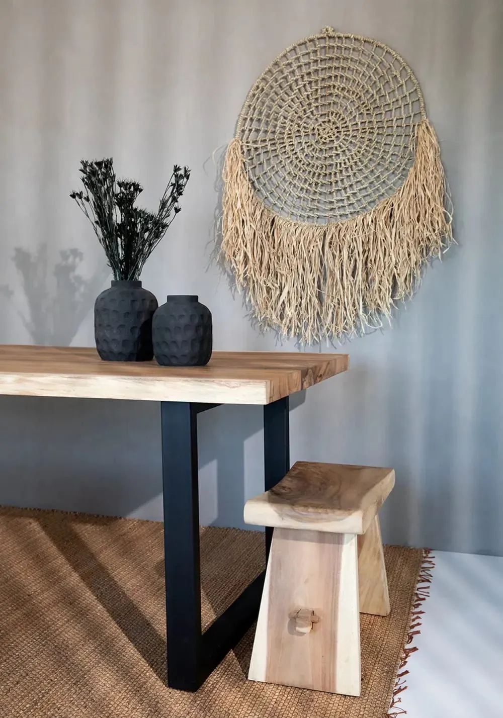 Illustration numéro 2 du produit Vase en terre cuite noire h18