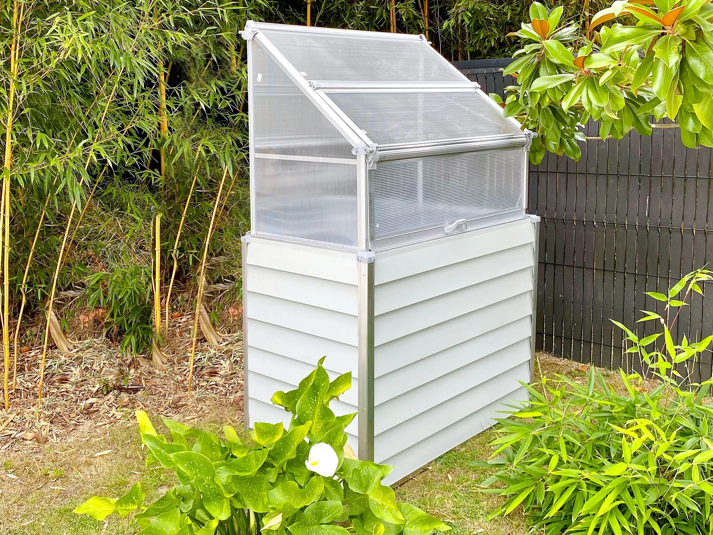 Illustration numéro 2 du produit Mini-serre de jardin en acier galvanisé