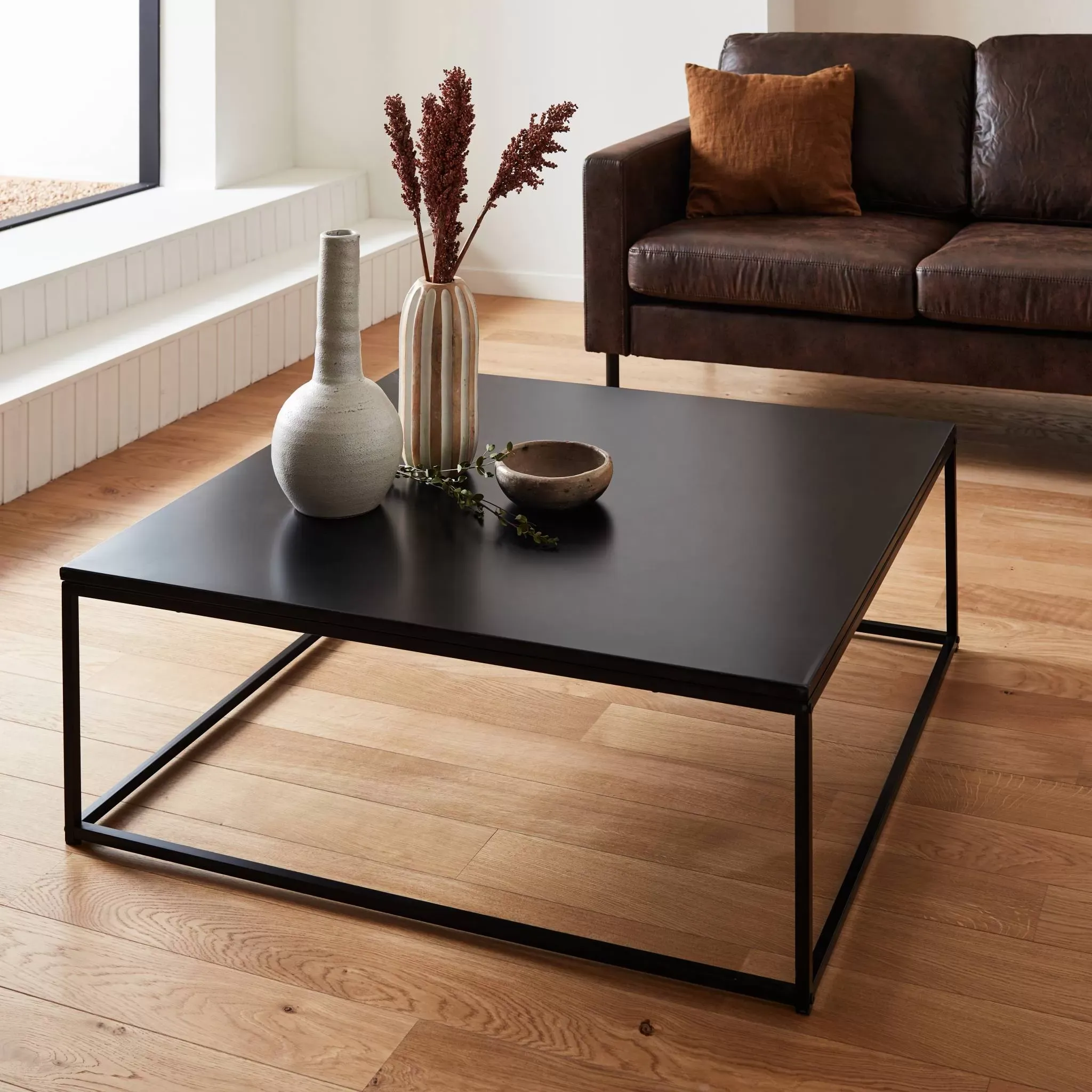 Illustration numéro 2 du produit Table basse, design industriel, structure métal