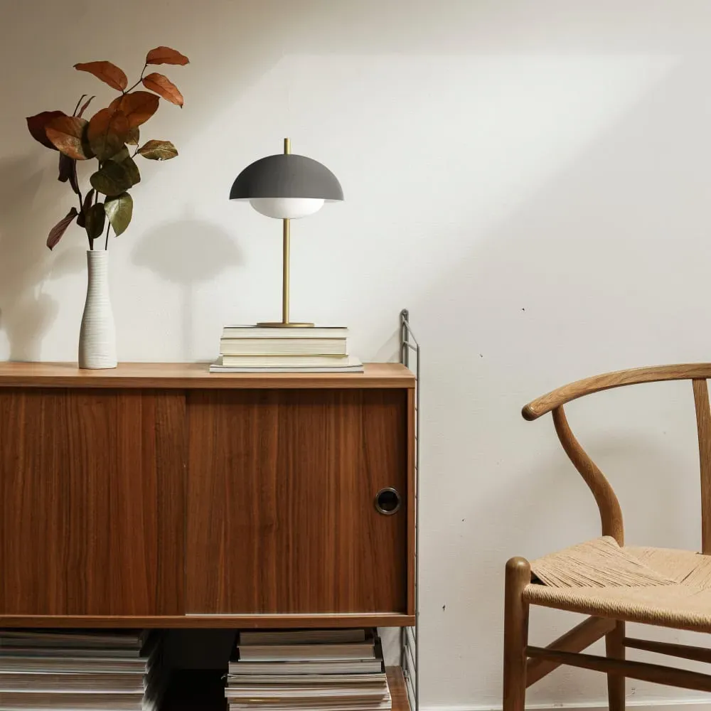 Illustration numéro 2 du produit Lampe de table noire avec socle doré E27