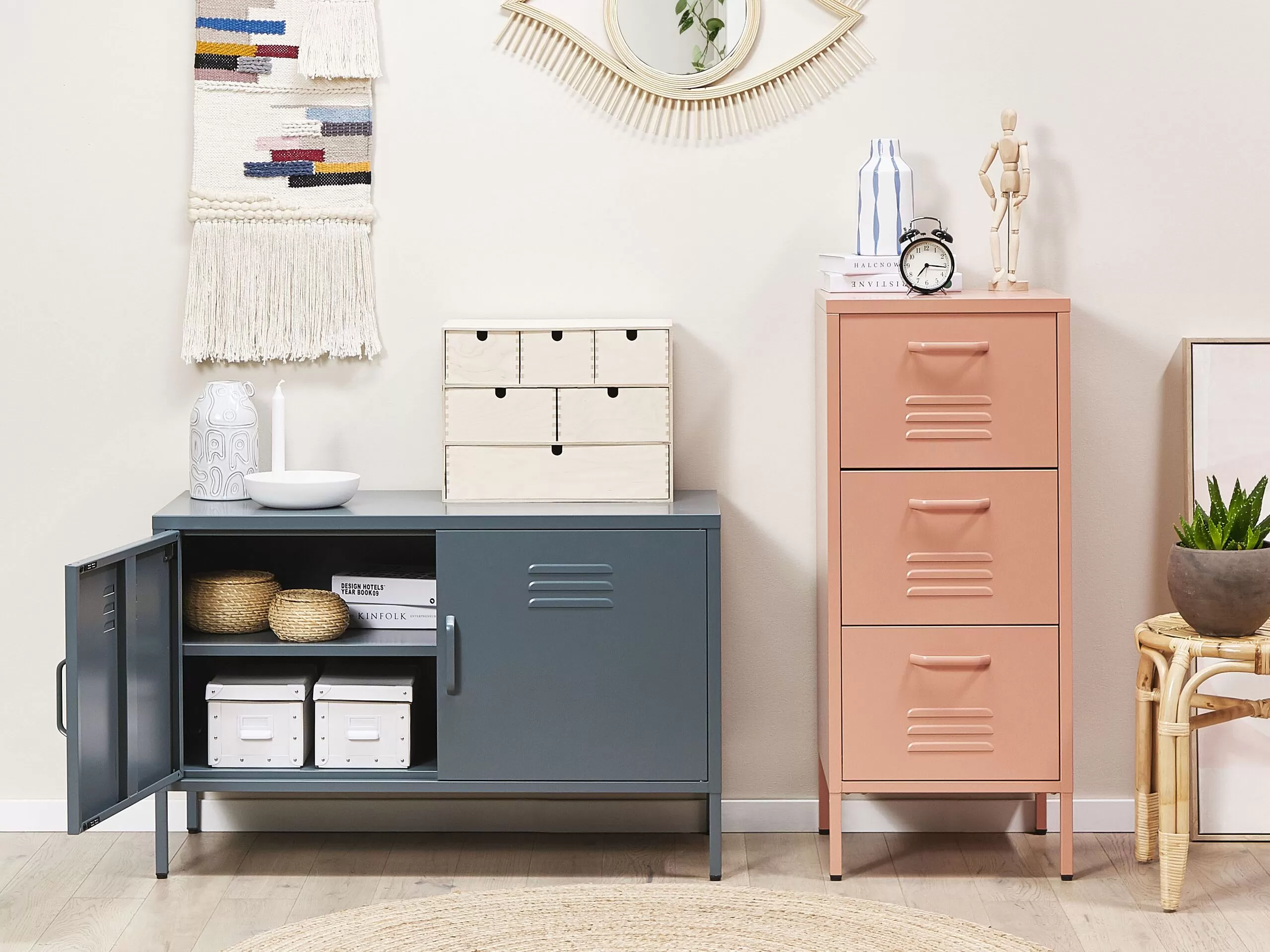 Illustration numéro 2 du produit Meuble de rangement métal rose pêche