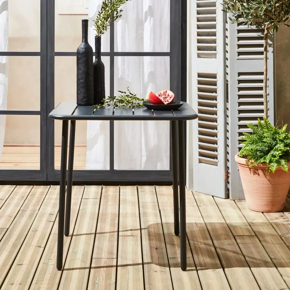 Illustration numéro 2 du produit Table de jardin carrée en métal  anthracite 2 places