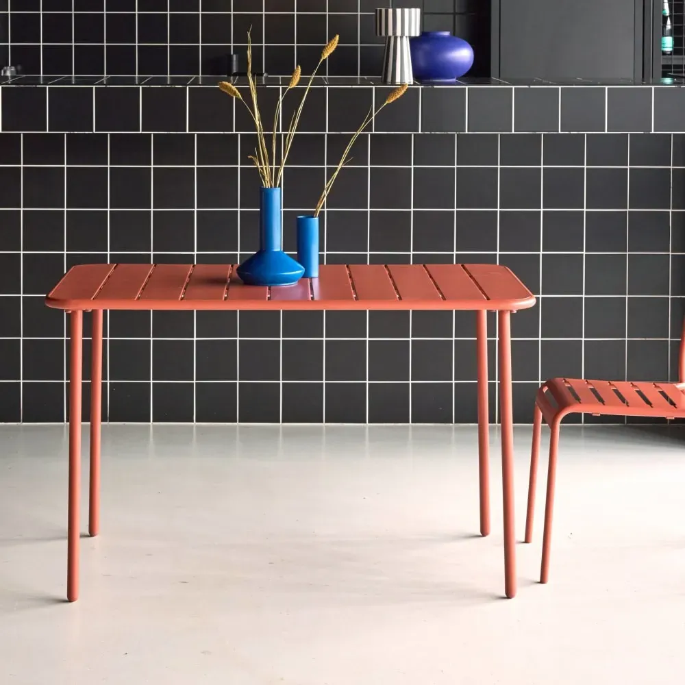 Illustration numéro 2 du produit Table de jardin en métal terracotta 4 places