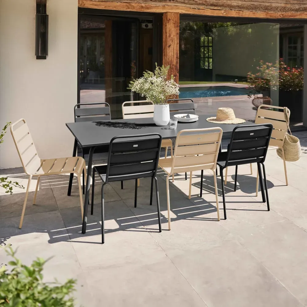 Illustration numéro 2 du produit Ensemble table de jardin et 8 chaises en métal gris et ivoire