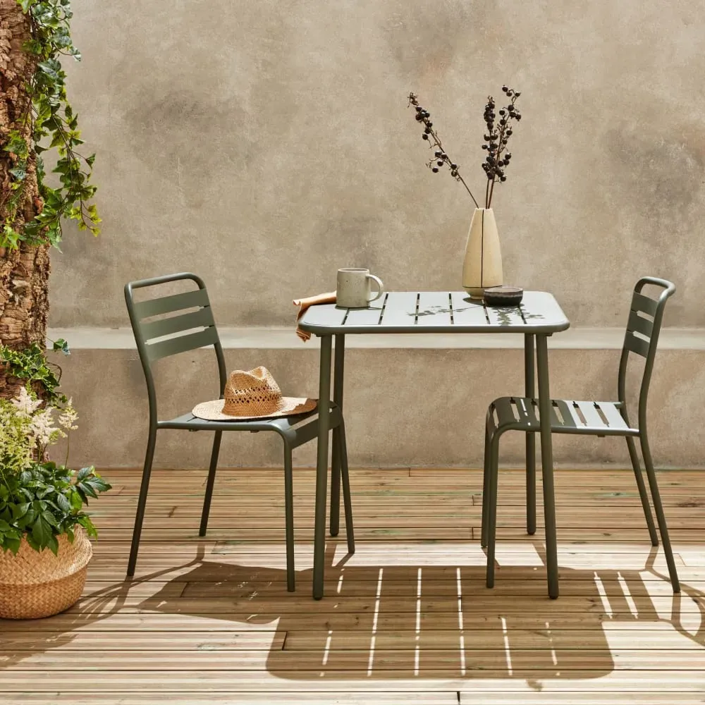 Illustration numéro 2 du produit Table de jardin carrée en métal savane avec 2 chaises