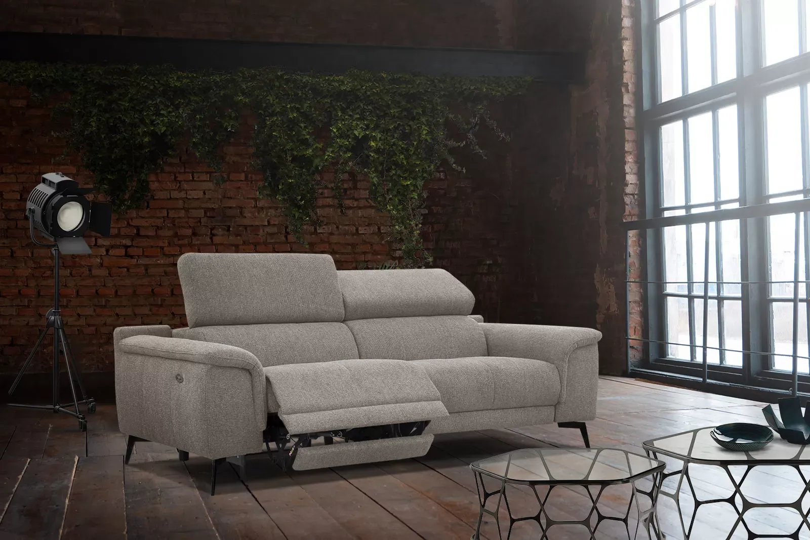 Illustration numéro 2 du produit Canapé 3 places avec 1 fonction relax et appuie-tête réglables, beige