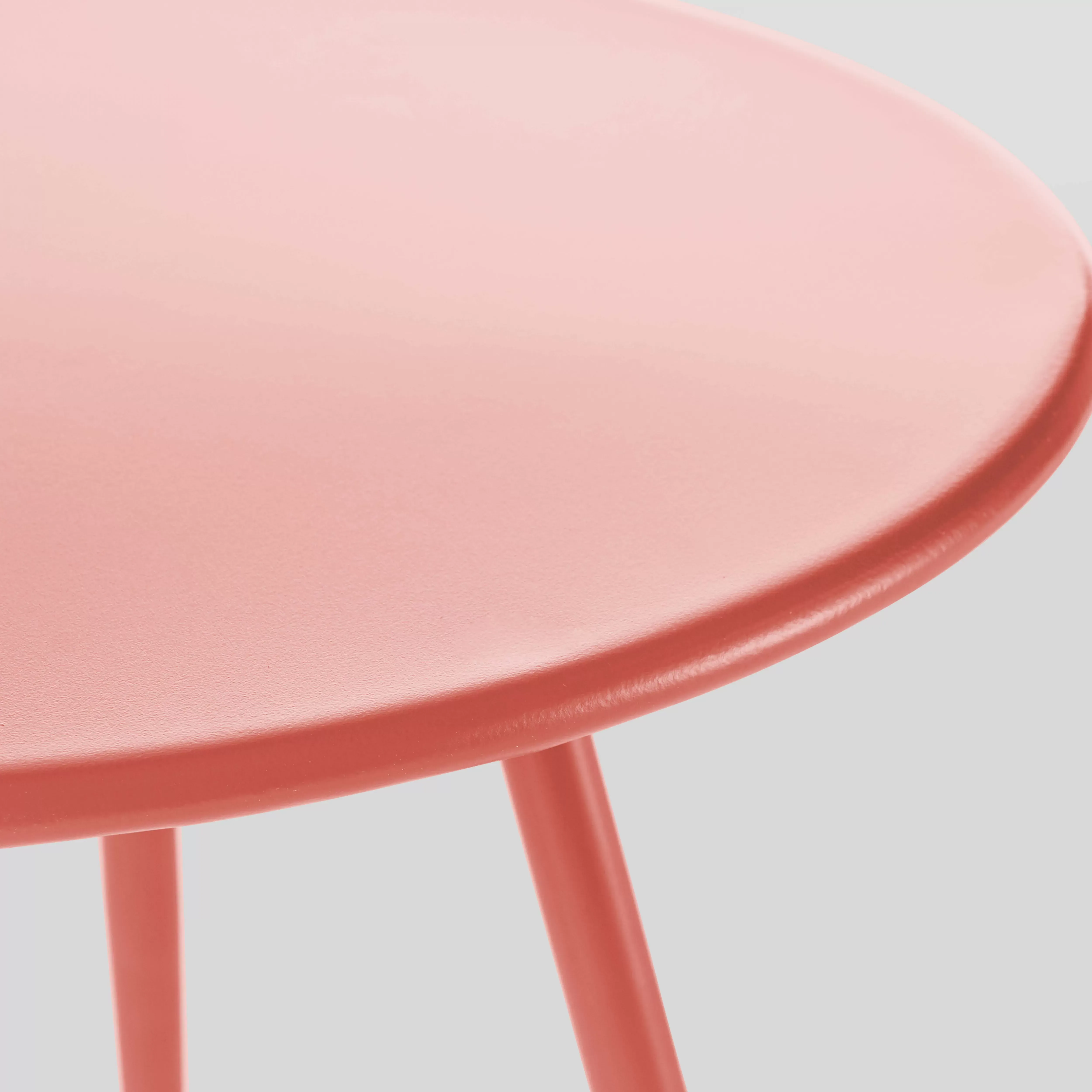 Illustration numéro 2 du produit Table basse ronde en métal argile 40 cm