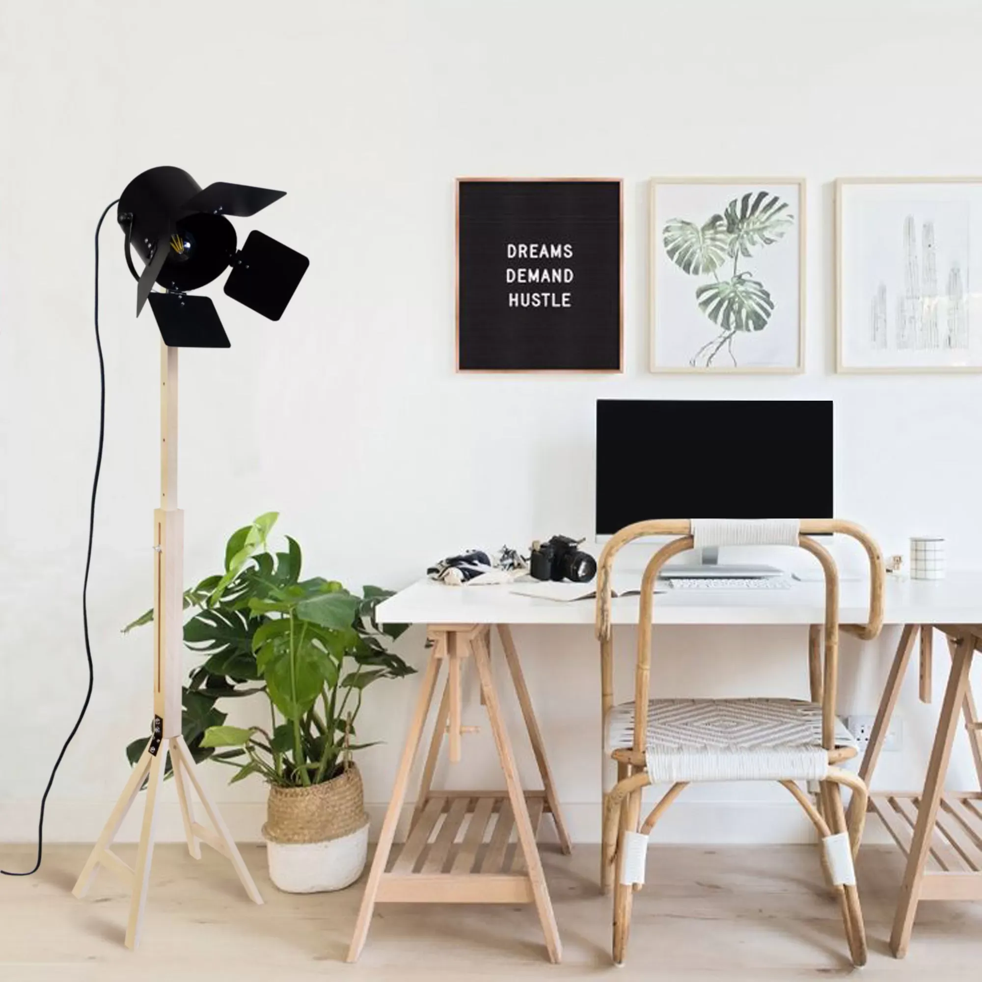 Illustration numéro 2 du produit lampadaire liseuse bois naturel et noir