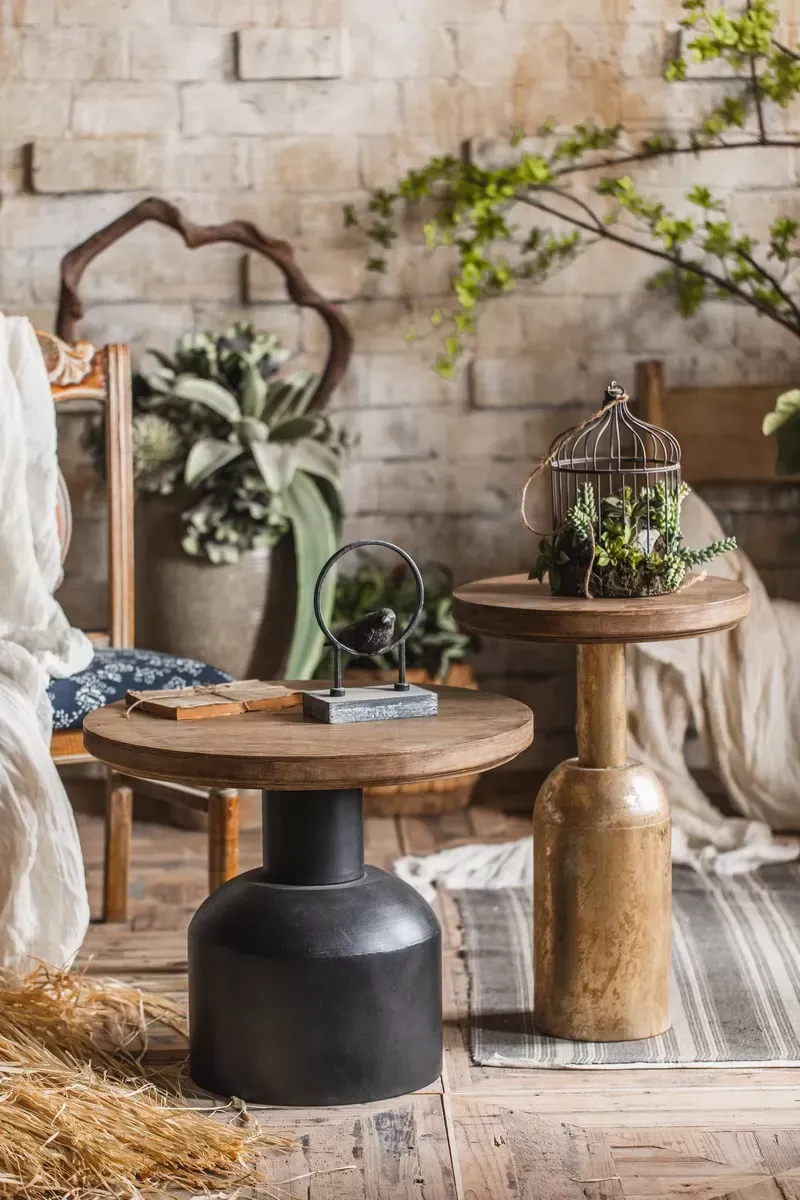 Illustration numéro 2 du produit Table basse en bois et métal noir D60