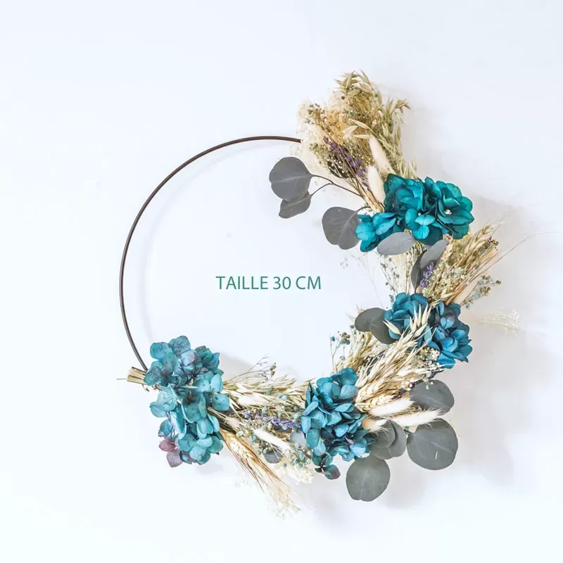 Illustration numéro 2 du produit Couronne murale de fleurs séchées Holly Diamètre 30 cm.