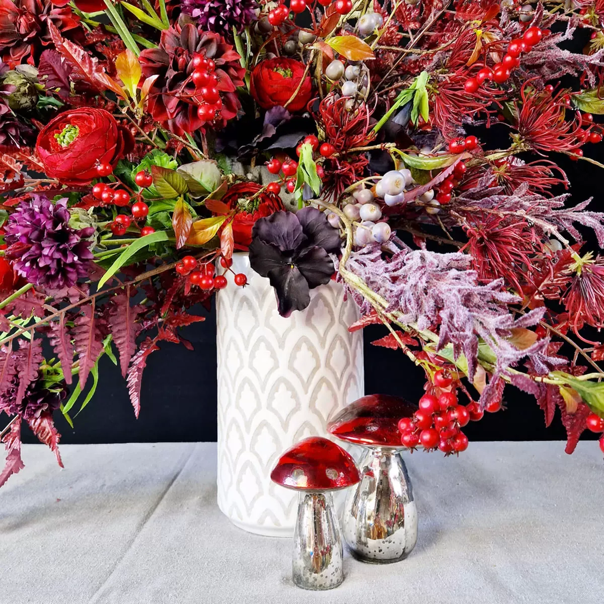 Illustration numéro 2 du produit Feuillage de glycine artificielle embrumée violet H79