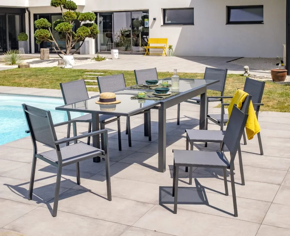 Illustration numéro 2 du produit Ensemble repas 8 places en aluminium et plateau verre