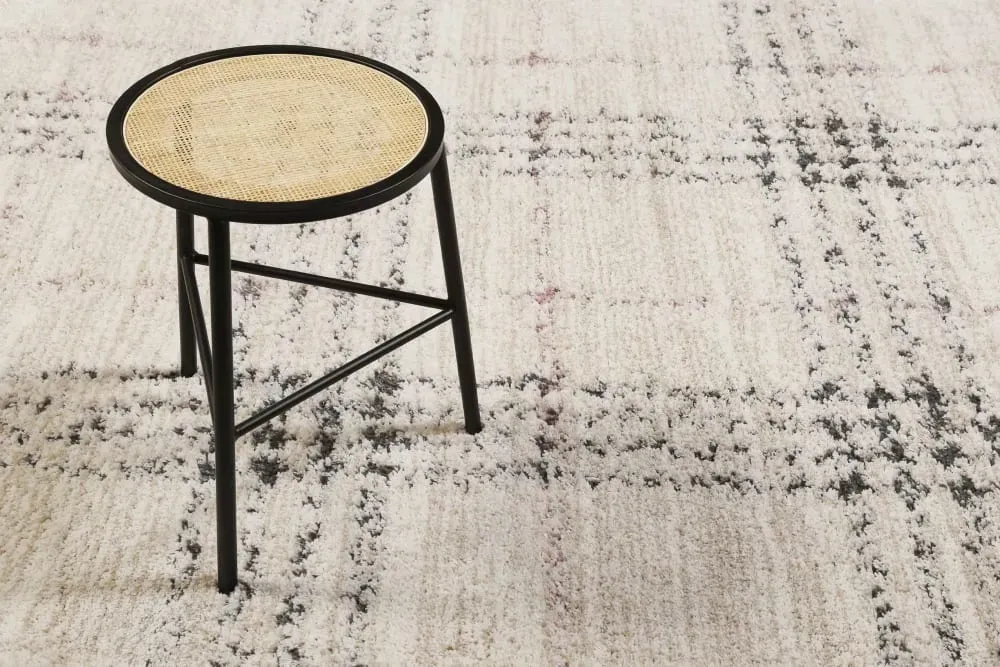 Illustration numéro 2 du produit Tapis à poils longs tartan beige et gris 133x200