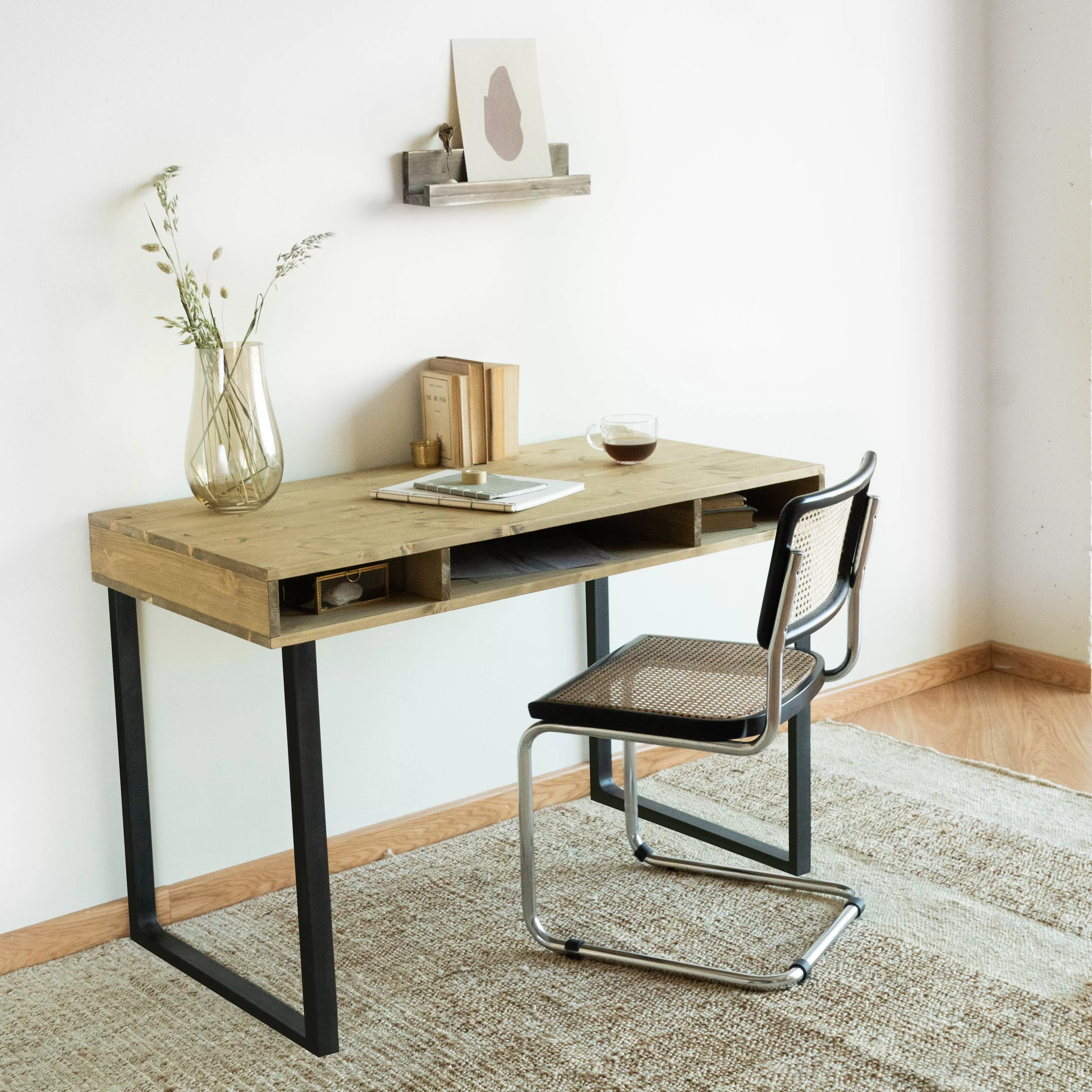 Illustration numéro 2 du produit Bureau en bois avec tiroirs naturel