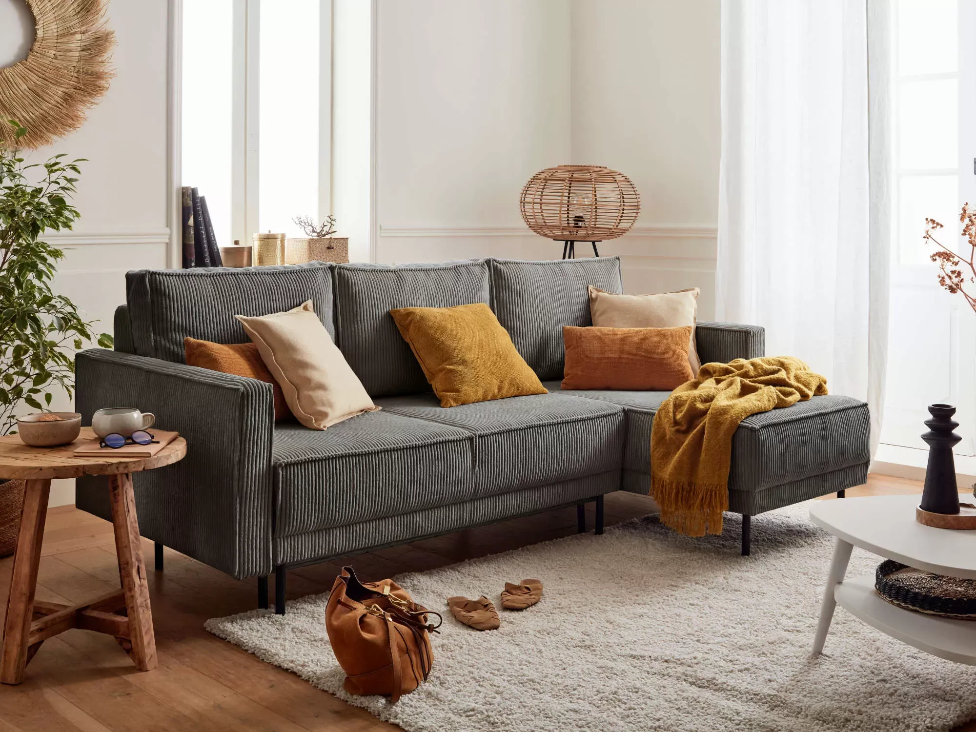 Illustration numéro 2 du produit Canapé d'angle réversible convertible 4 places en velours côtelé gris