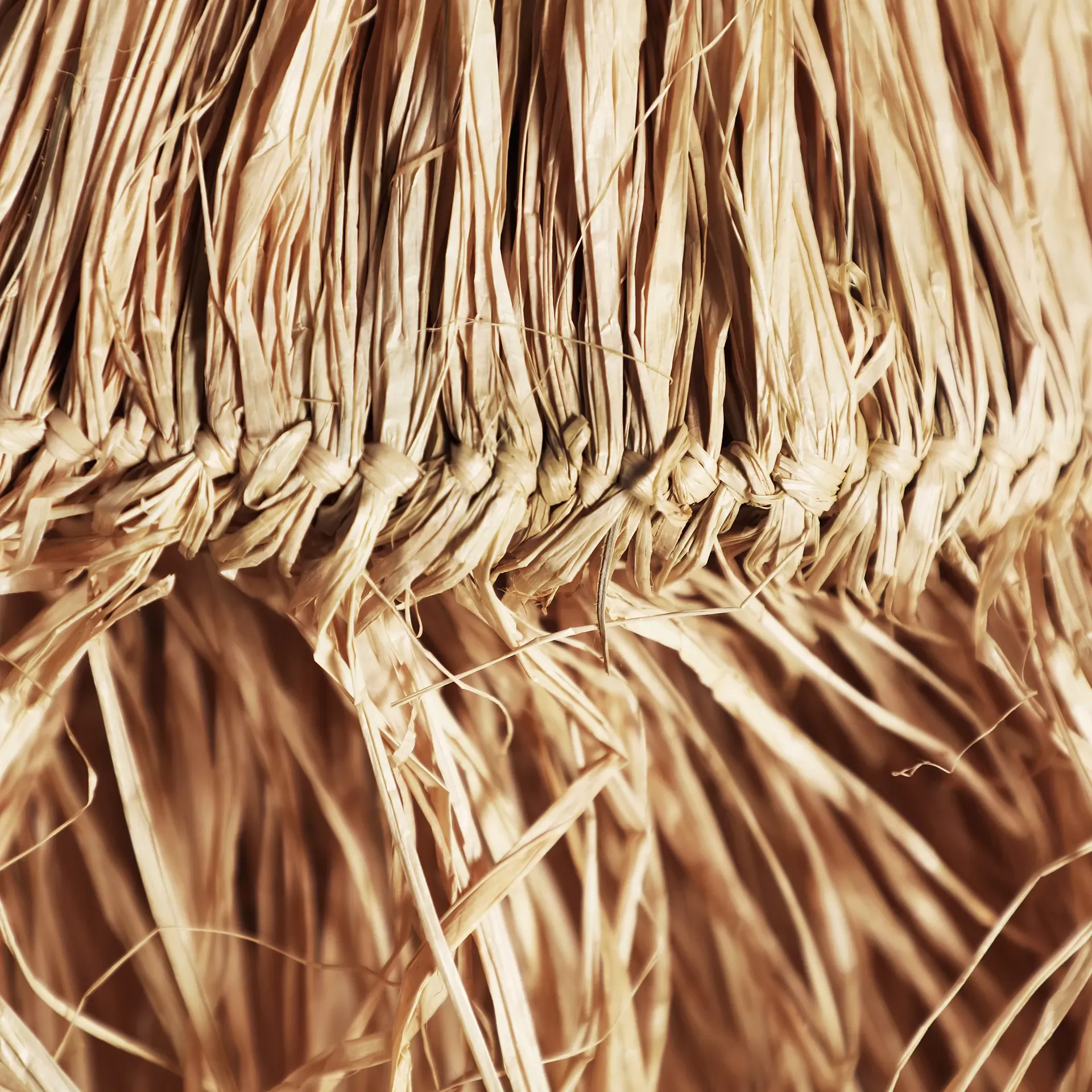 Illustration numéro 2 du produit Lustre en fibre naturelle marron  en 32x32x113 cm