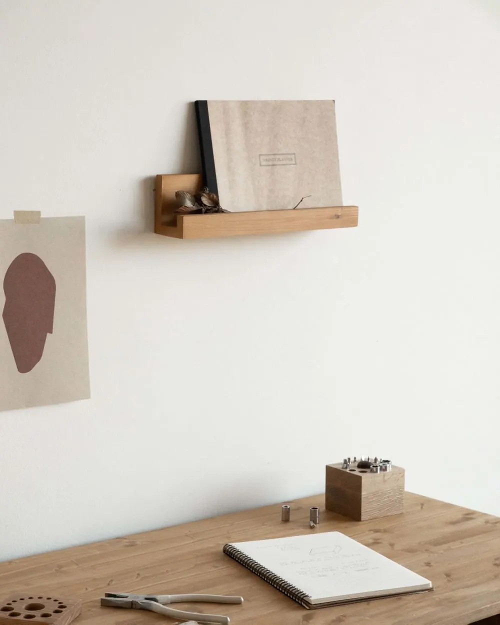 Illustration numéro 2 du produit Étagère murale en bois naturel 100 cm