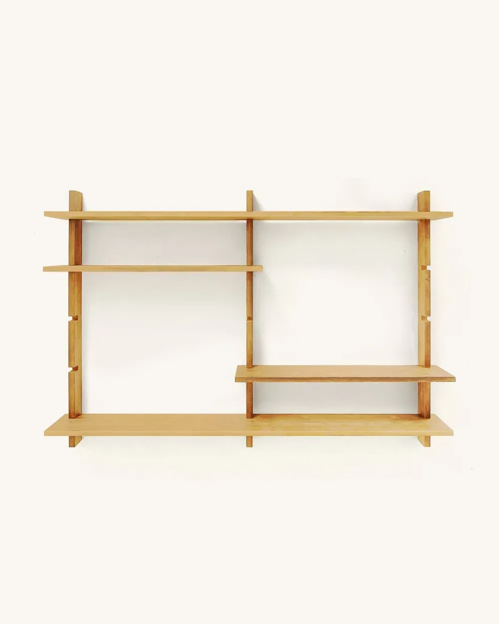 Illustration numéro 2 du produit Etagère modulaire en bois  de couleur marron clair