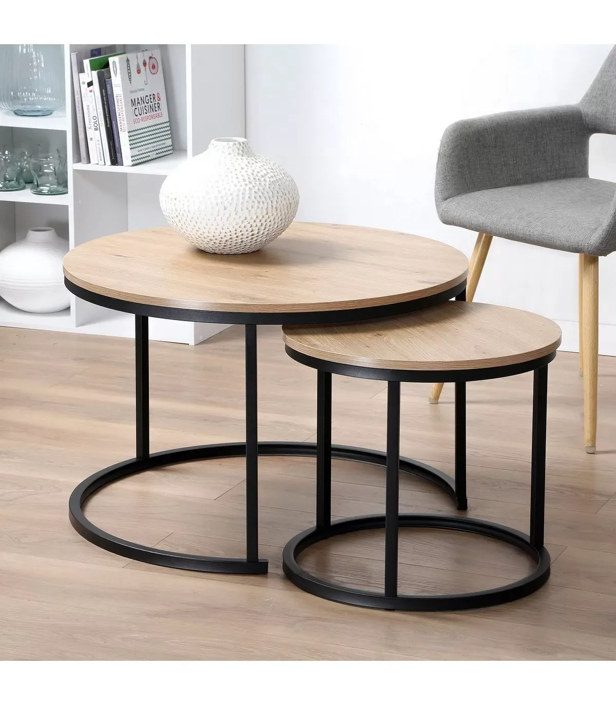 Illustration numéro 2 du produit Lot de 2 tables basses gigognes rondes - Effet Chêne et Noir