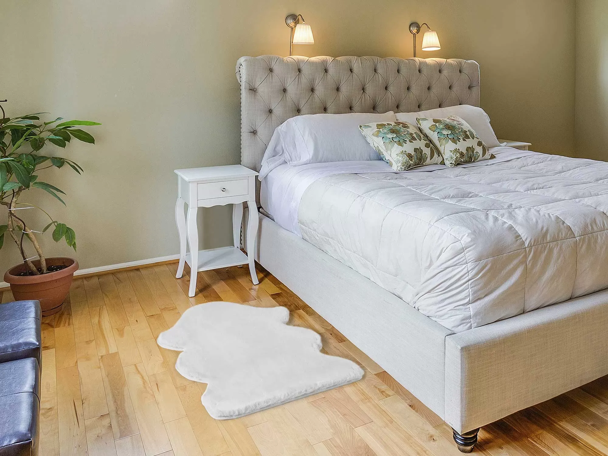 Illustration numéro 2 du produit Tapis descente de lit lavable shaggy blanc antidérapant 60x90 cm