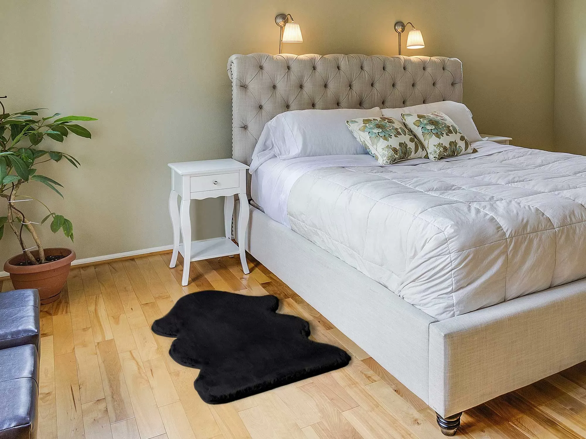 Illustration numéro 2 du produit Tapis descente de lit lavable shaggy noir antidérapant 60x90 cm