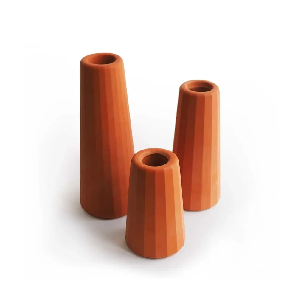 Illustration numéro 2 du produit Trio de vases soliflores en béton terracotta