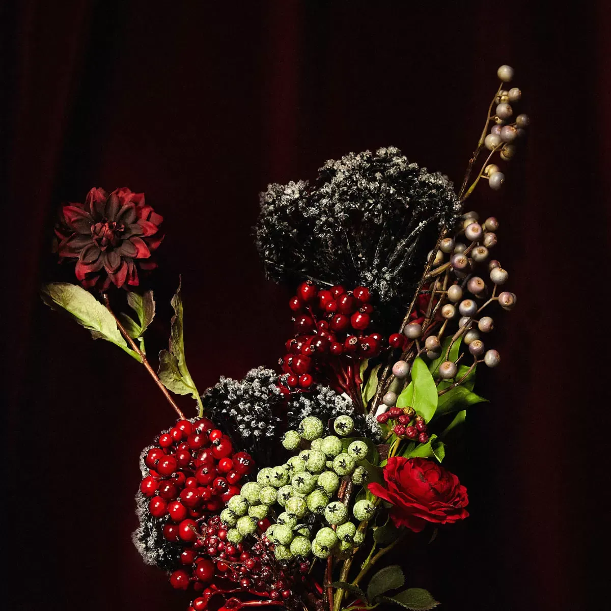 Illustration numéro 2 du produit Branche de baies artificielle bleue pâle H75