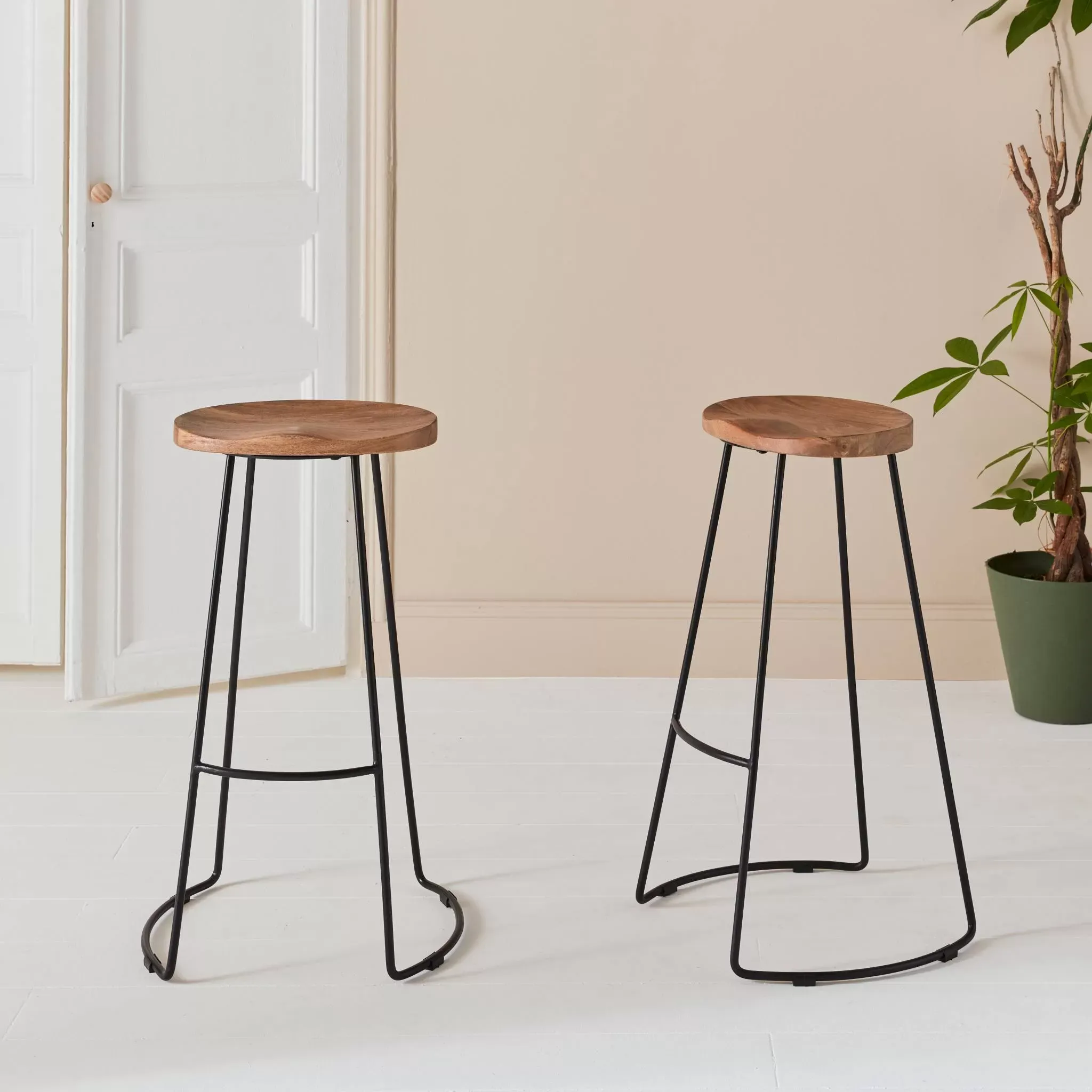 Illustration numéro 2 du produit Lot de 2 tabourets de bar manguier naturel 75cm