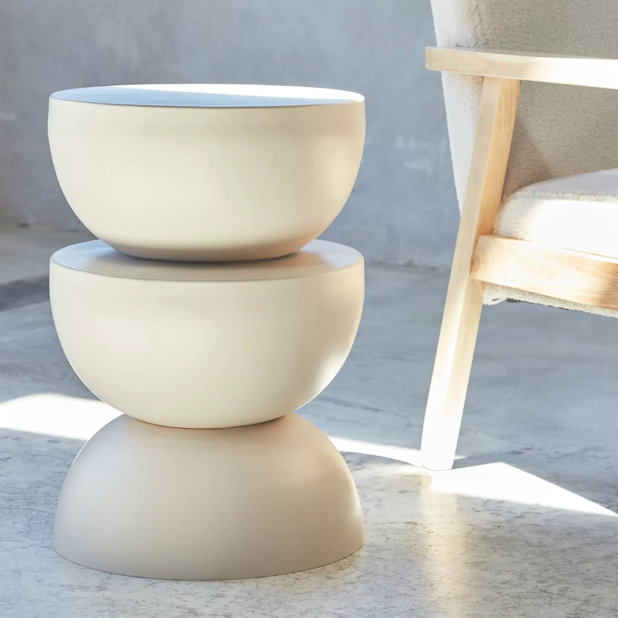 Illustration numéro 2 du produit Table d'appoint en métal, D32 x h 46,5cm