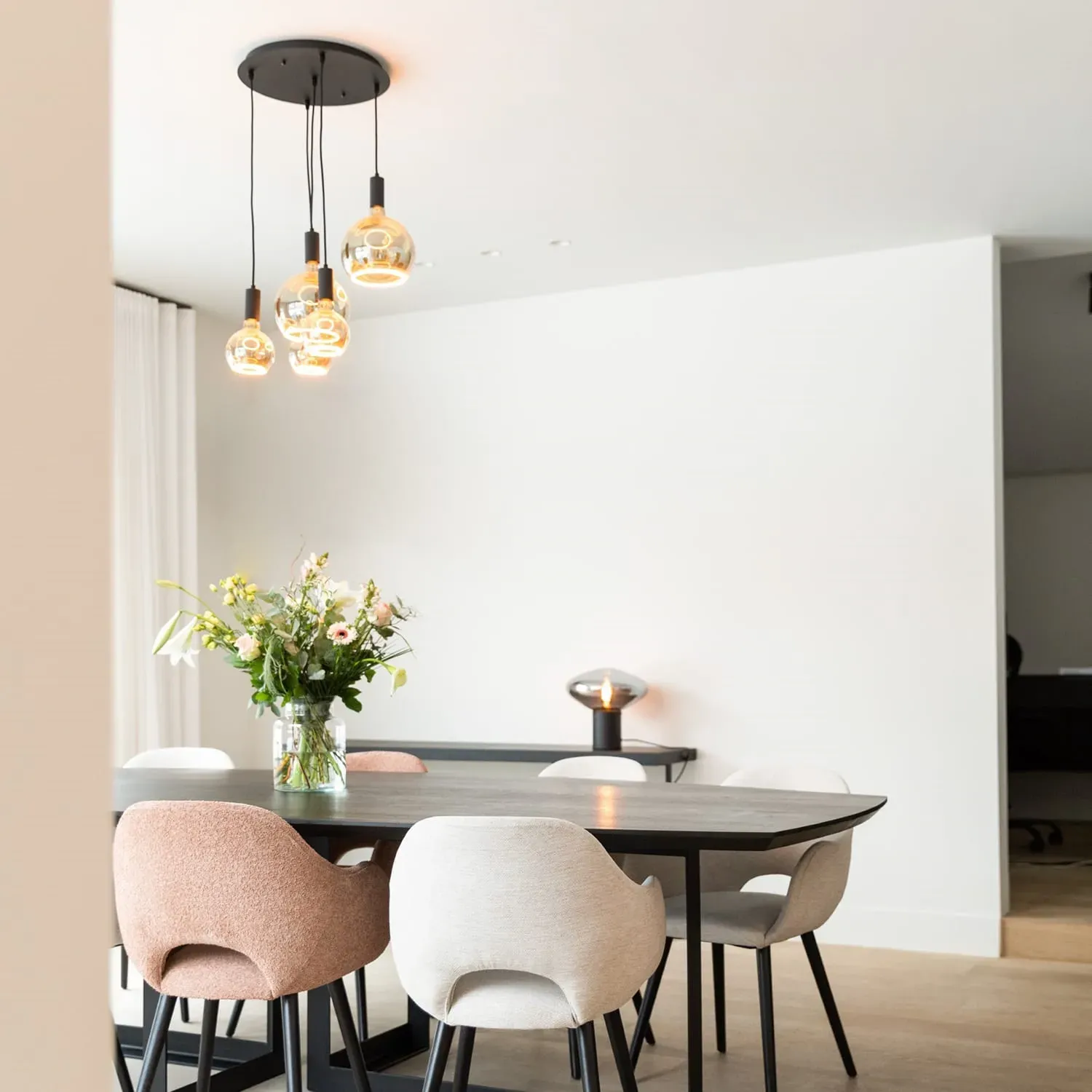 Illustration numéro 2 du produit Lampe suspendue dans le lustre de 80 cm en métal noir
