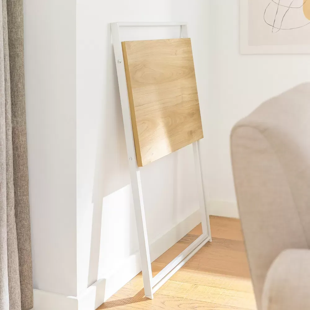 Illustration numéro 2 du produit Bureau informatique effet bois et en métal blanc