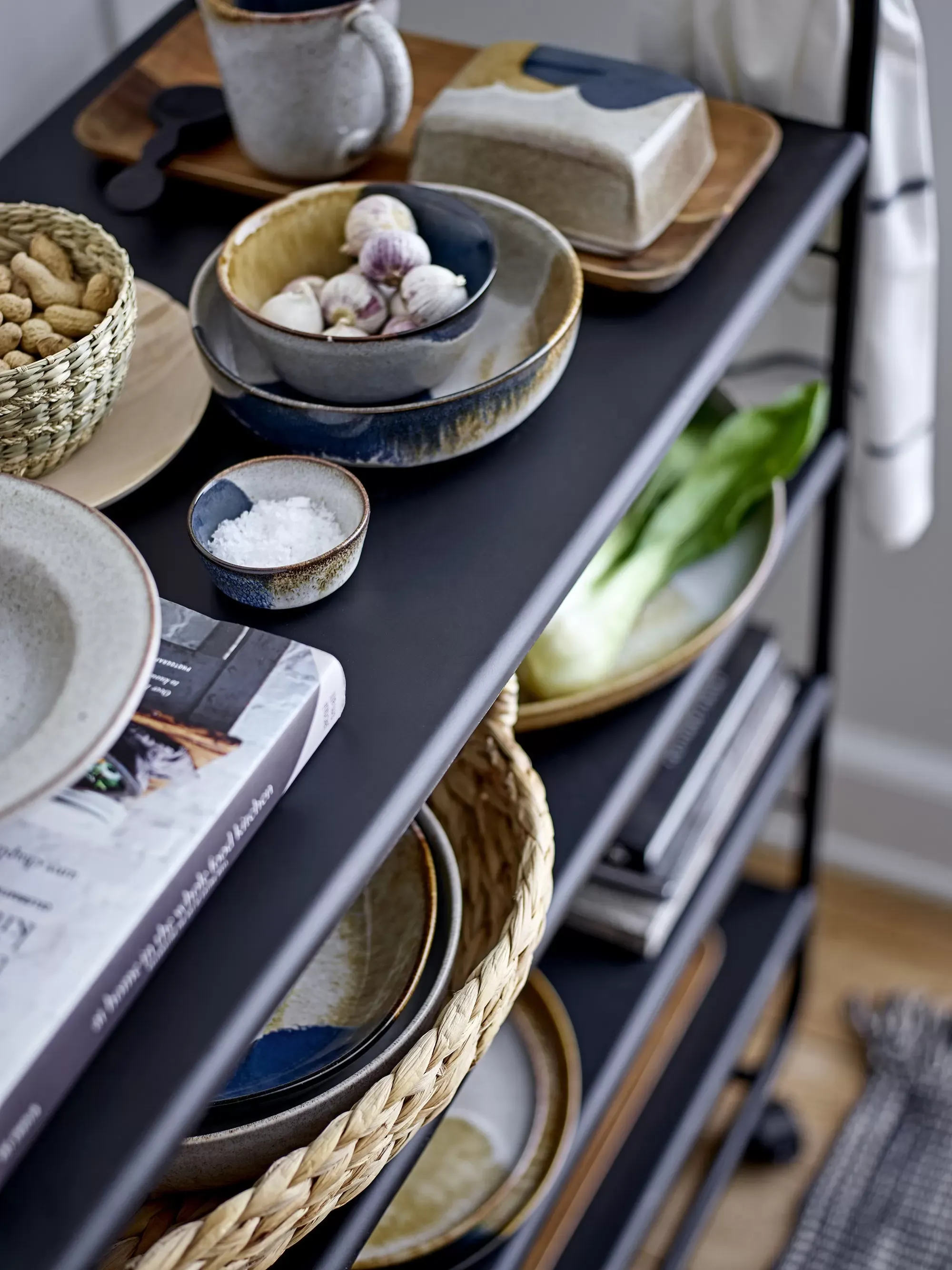 Illustration numéro 2 du produit Beurrier en grès gris